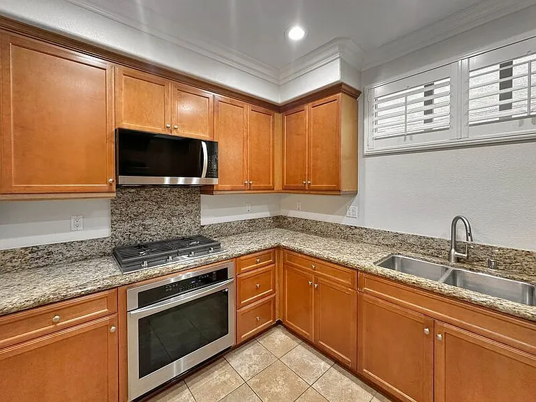 1828 Scarlet Pl — Photo 8