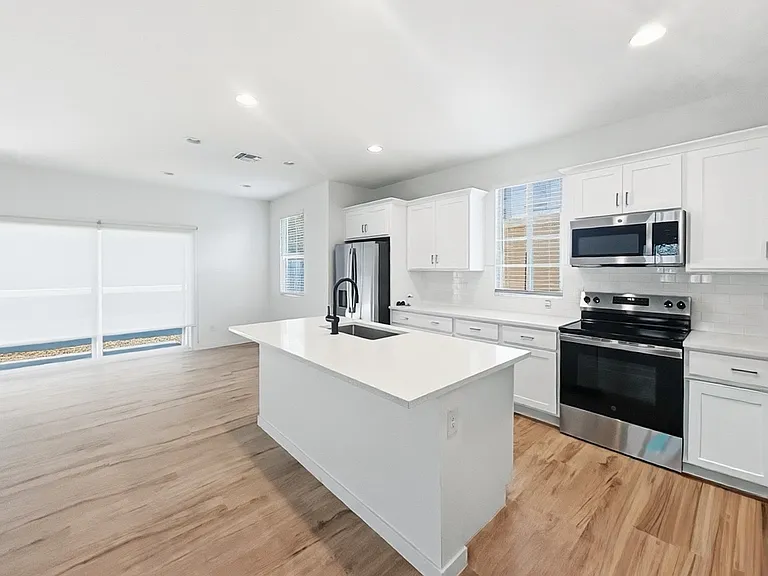 16877 N 12th St — Photo 31