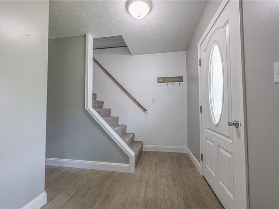 4th image of 206 Hague Ln