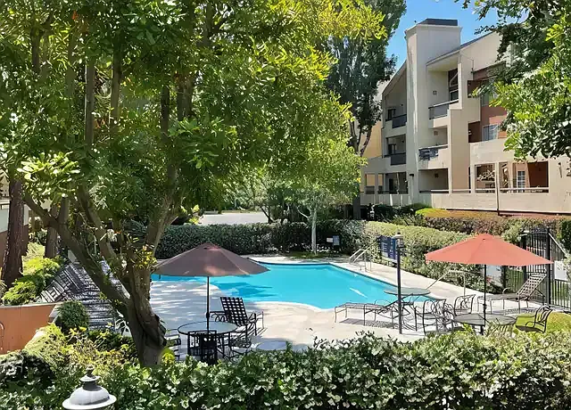2 bed, 910 sqft, $2,900 — Photo 3