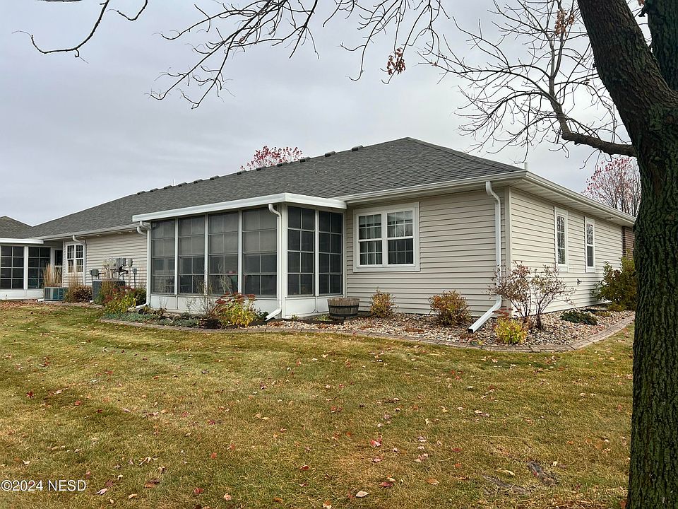 2nd image of 2001 Palisades Ln