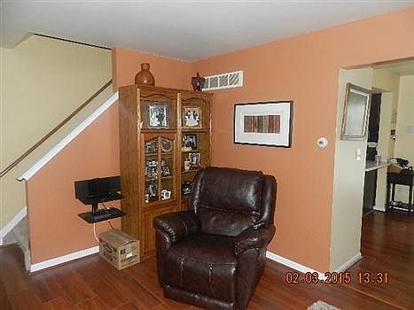 3rd image of 1581 Camelot Dr