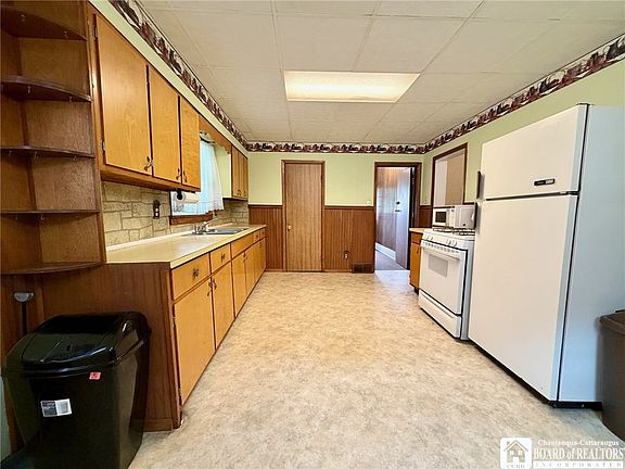 2nd image of 231 Prospect St