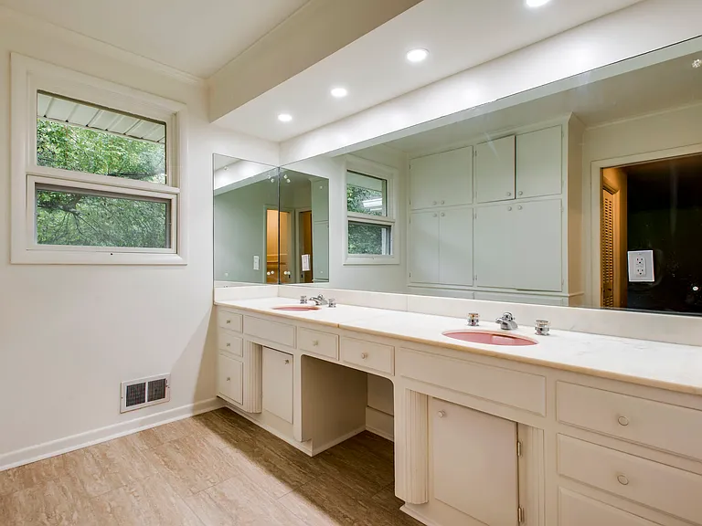 1793 Tyne Blvd — Photo 22