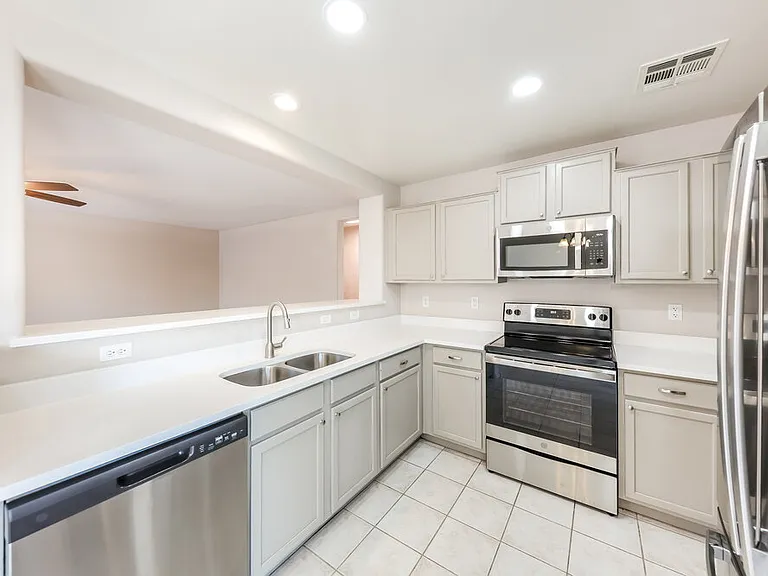 10043 N 115th Dr — Photo 9