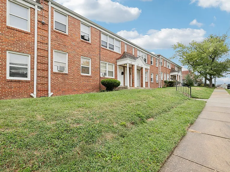 Oaklee Village Apartments — Photo 60
