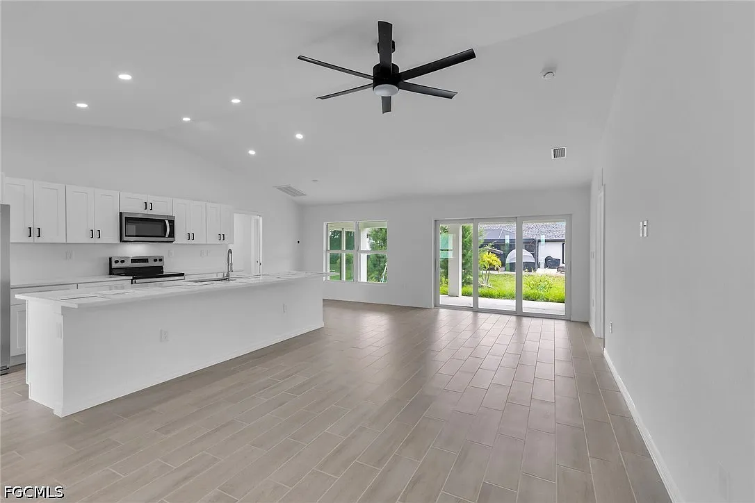 4 bed, 3.0 bath, 1683 sqft, $2,300 — Photo 2