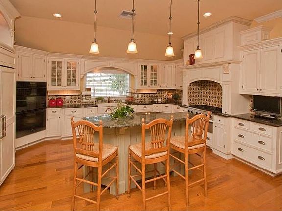 3rd image of 8984 Easterling Dr