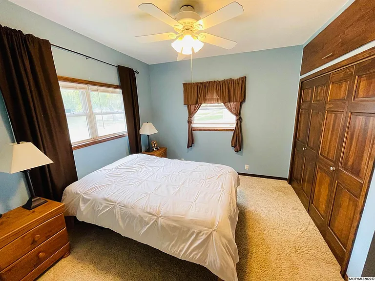 520 Allen Ave — Photo 3