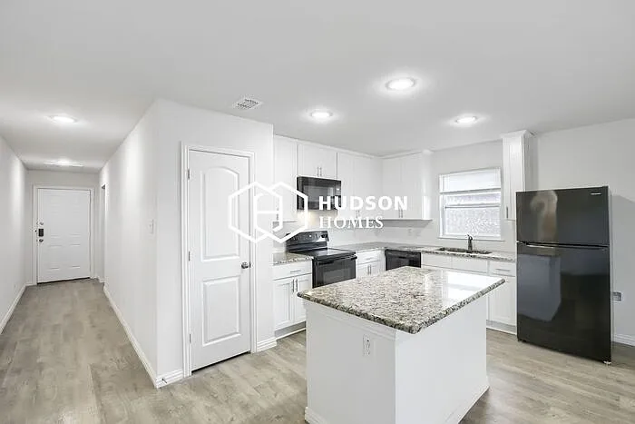 2031 Clay St — Photo 5