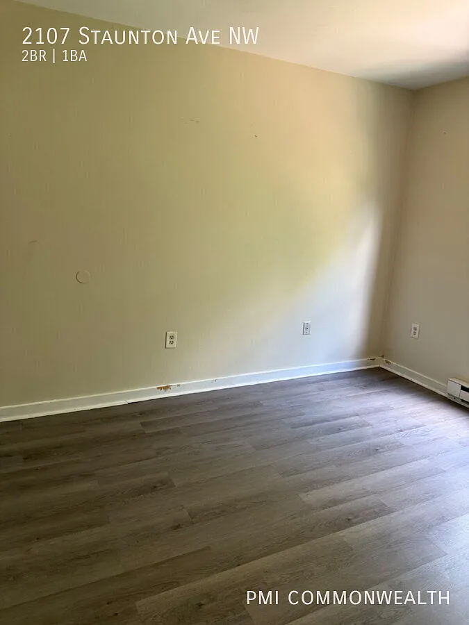 2 Bed / 1 Bath Duplex (Available Now) — Photo 4