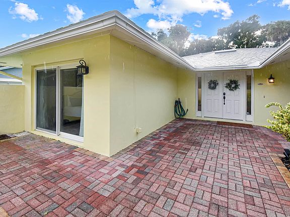 2nd image of 9 Crompton Pl