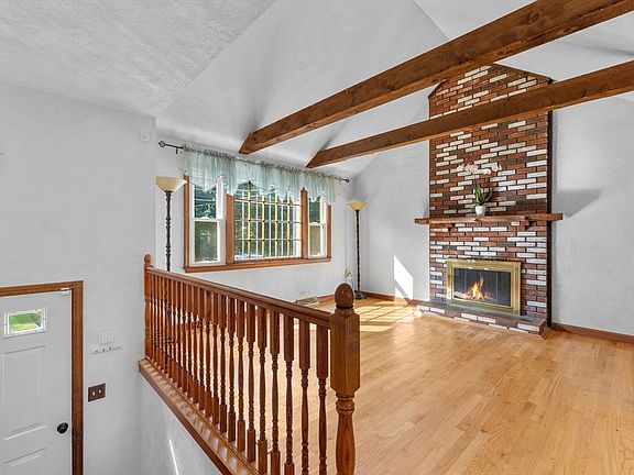 4th image of 129 Forest St