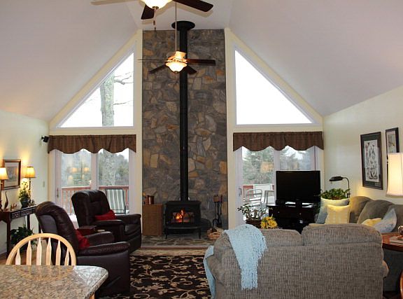 3rd image of 233 Greenview Dr
