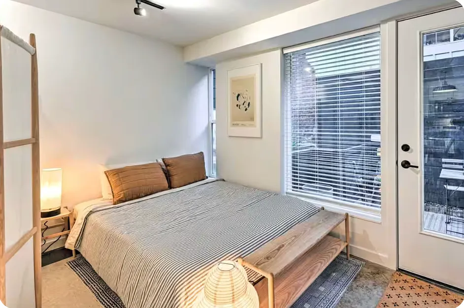Studio, 400 sqft, $2,500 — Photo 4