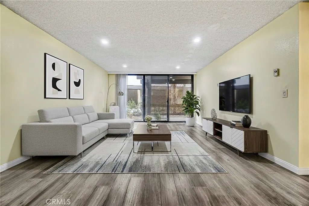 2 bed, 1048 sqft, $3,499 — Photo 1