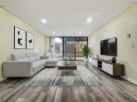 8650 Gulana Ave, Playa Del Rey, CA