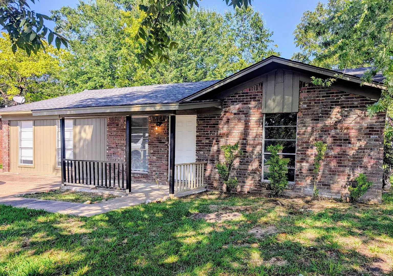 Remodeled Home for Lease! — Photo 1