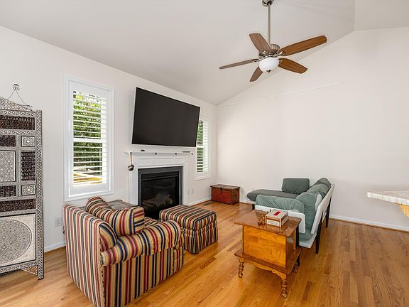 4th image of 32 Mulligan Dr