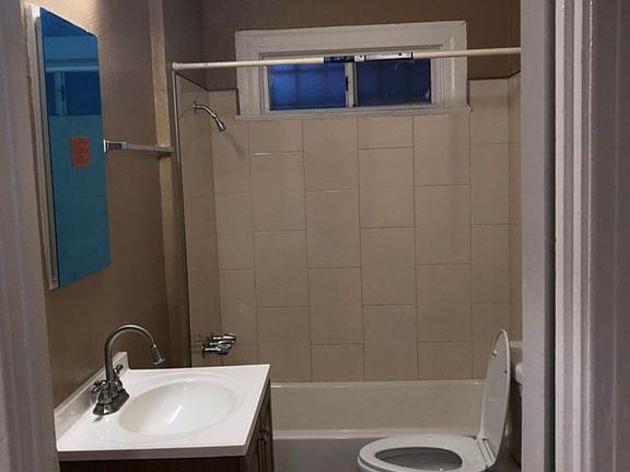 5th image of 165 W 41st Pl #165