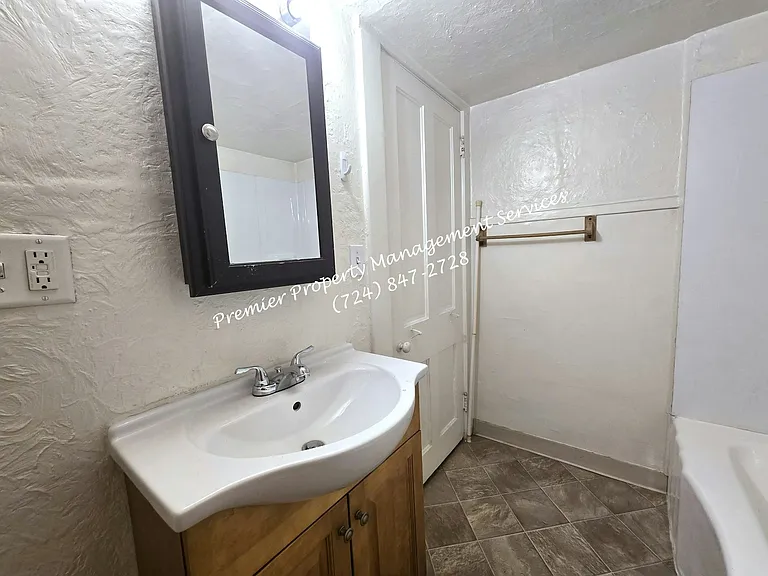 125 N Chestnut St #1/2 — Photo 23
