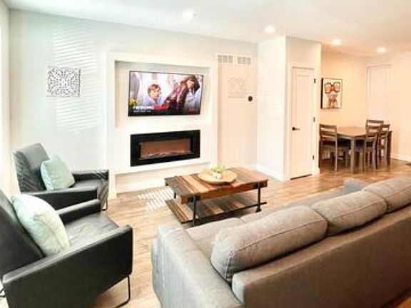 3rd image of 2133 Oakford St #1