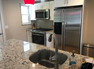 30 Shangri La Ln, Middletown, RI 02842