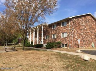 186 1st St APT 9, Olivet, MI 49076