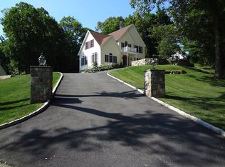 40 Seneca Ln, Pleasantville, NY 10570