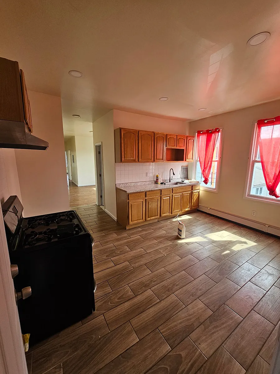 Building Photo - 43-45 Jasper St #3