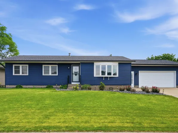 349 W Cedar Lane Dr, Walcott, IA 52773