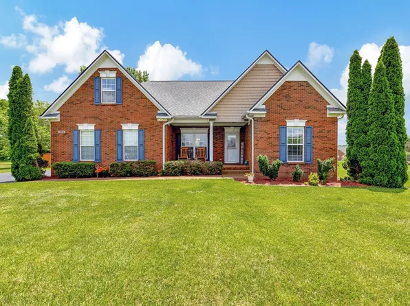 1404 Triple Crown Ct, Columbia, TN 38401