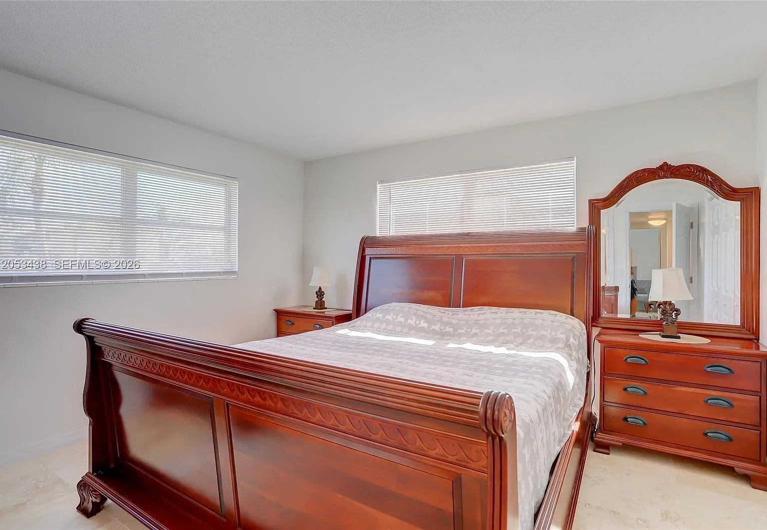 Village Royale Condo 7 — Photo 3