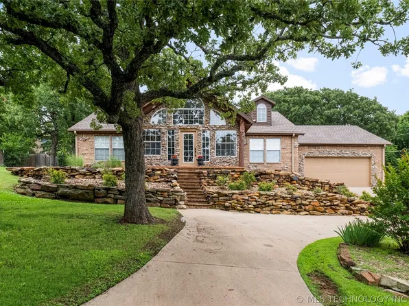 725 Greenview Cir, Sand Springs, OK 74063