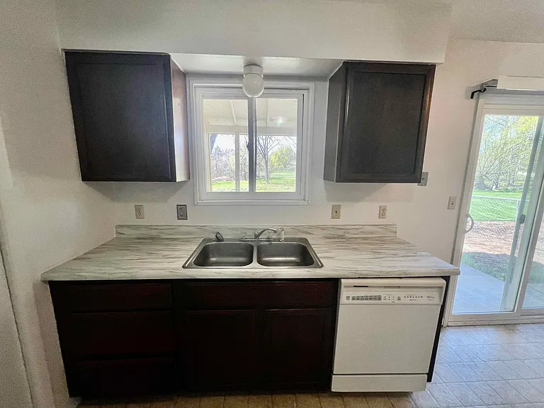 3307 Hall St — Photo 6