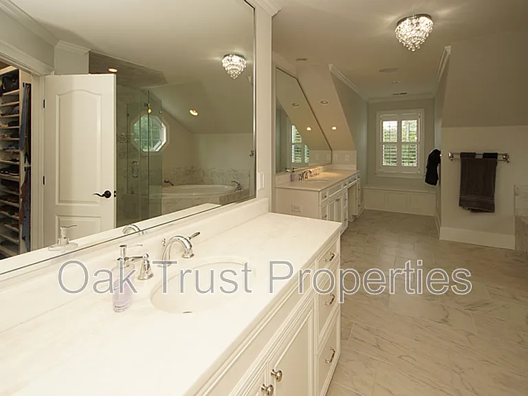 125 Brogun Ln — Photo 32