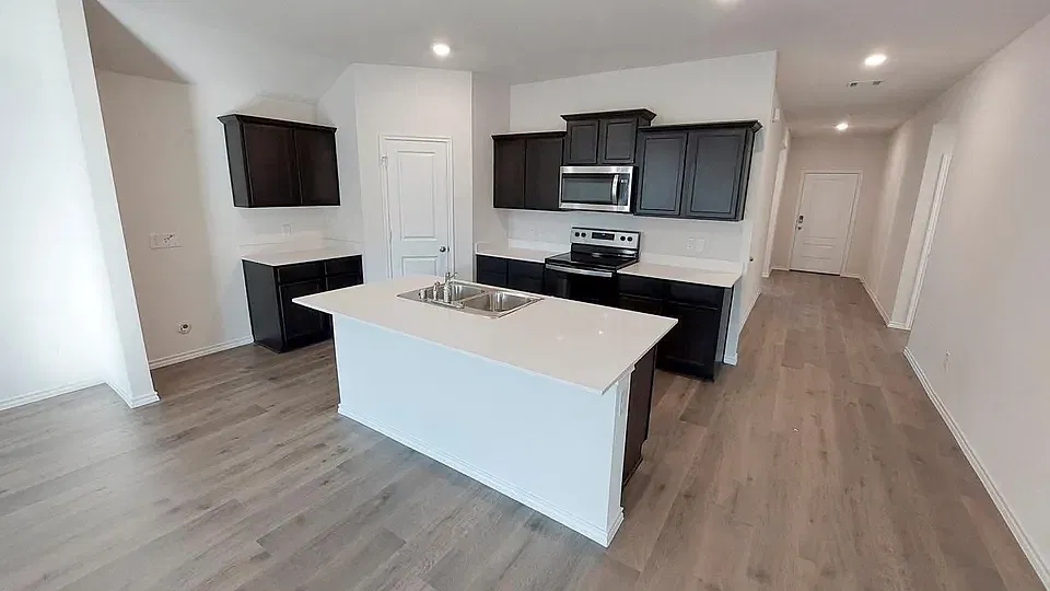 4 bed, 1824 sqft, $2,450 — Photo 2