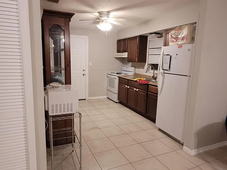 1734 Gladys St #2 — Photo 4