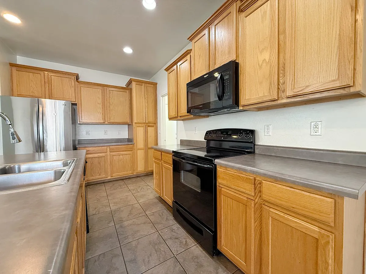 7213 N. 72nd Dr. — Photo 3