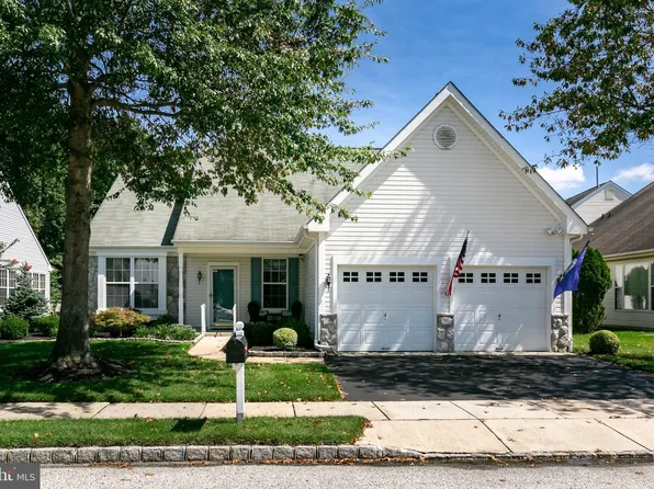 5 Larkspur Dr, Marlton, NJ 08053