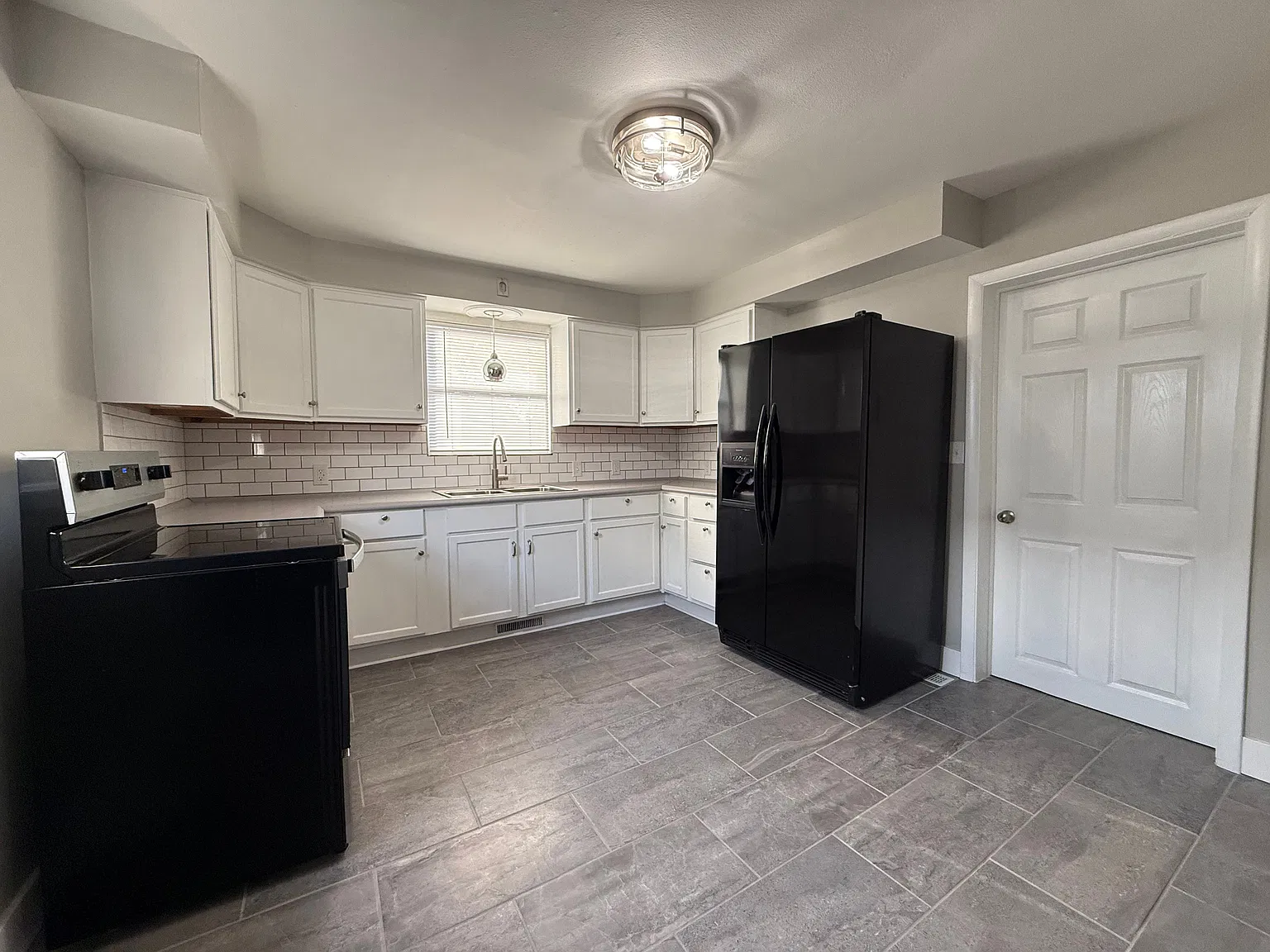 2 bed, 1.5 bath, 932 sqft, $1,450 — Photo 1