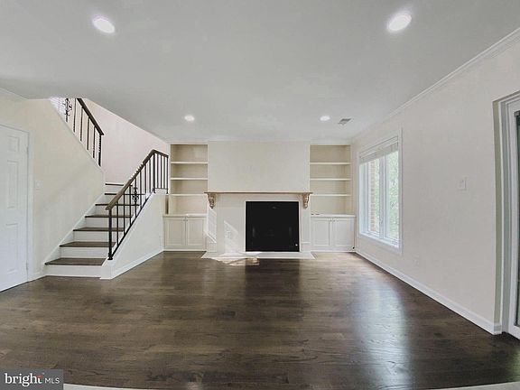 3rd image of 1823 N Uhle St #1