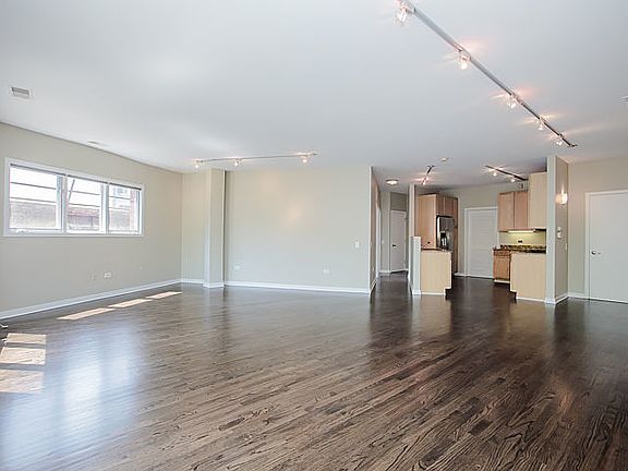 4th image of 912 W Chicago Ave #203