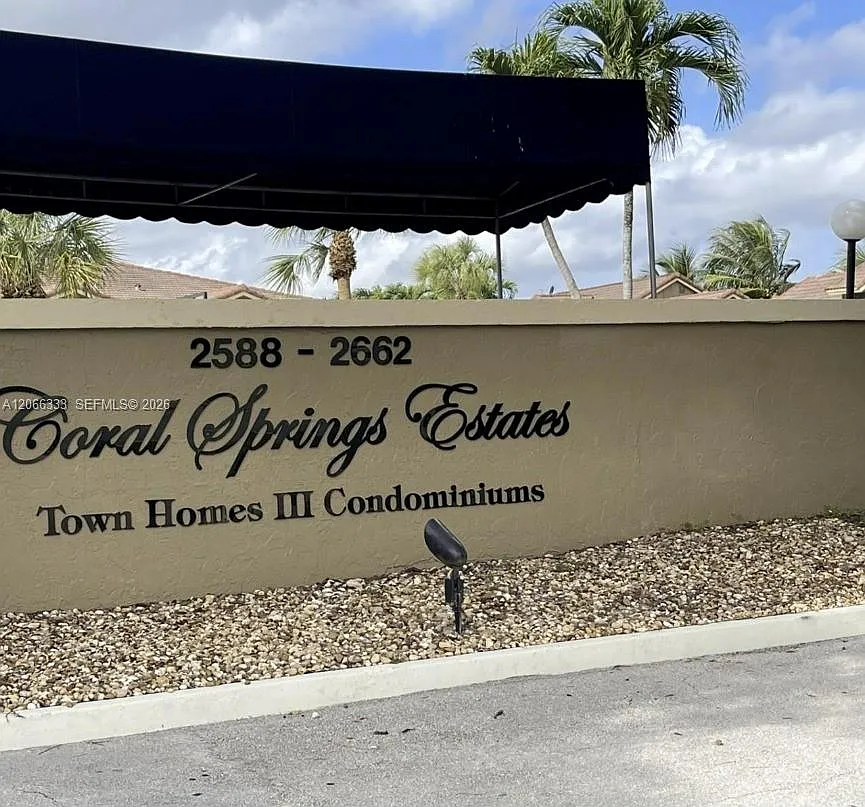 Coral Springs Estate Town — Photo 4