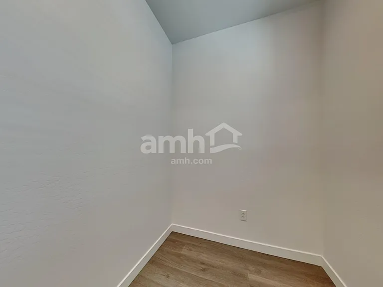 4625 S 97th Dr — Photo 10
