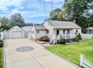48 Forest Rd, Kings Park, NY 11754