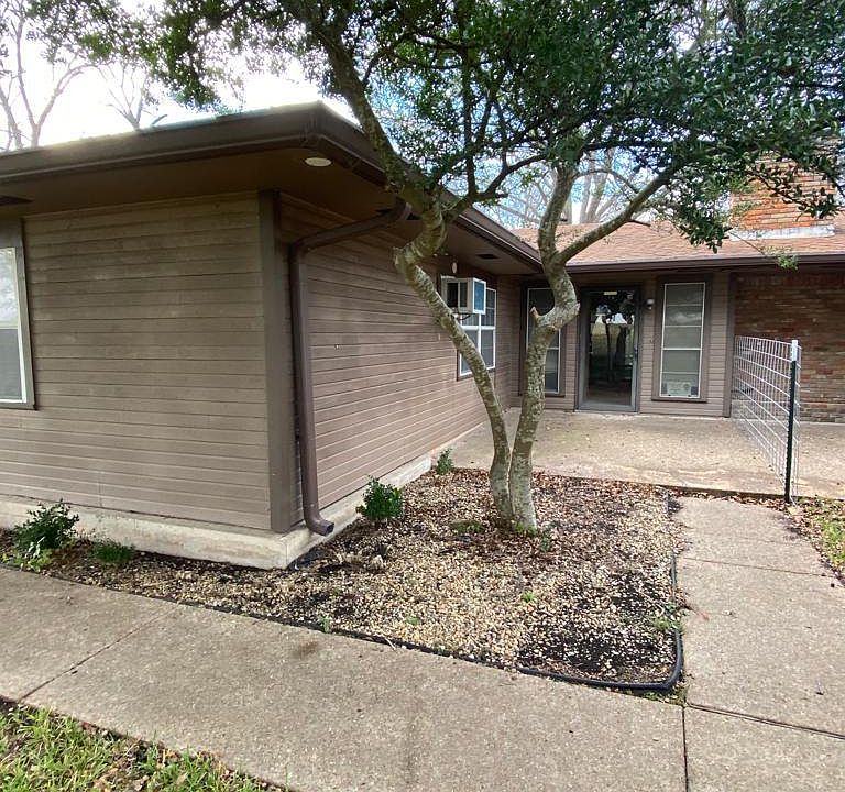 1st image of 5412 N General Bruce Dr #B