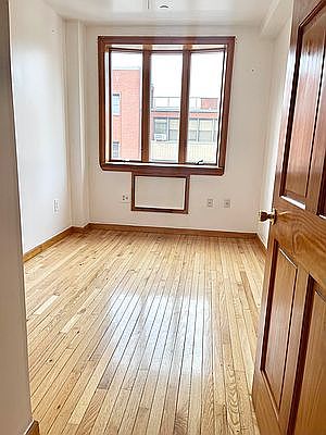 2nd image of 724 Leonard St #J