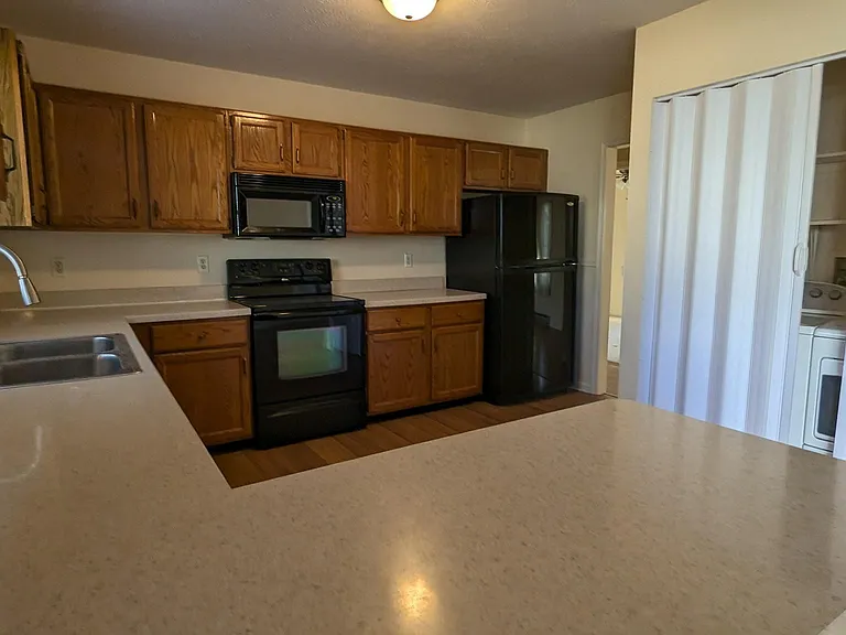 150 Nightingale Ave — Photo 6