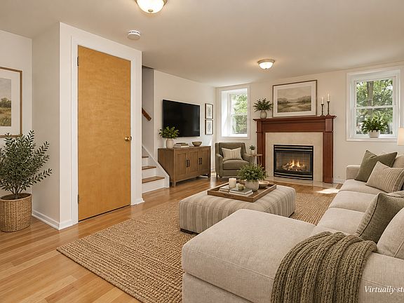 4th image of 253 Jeffer St